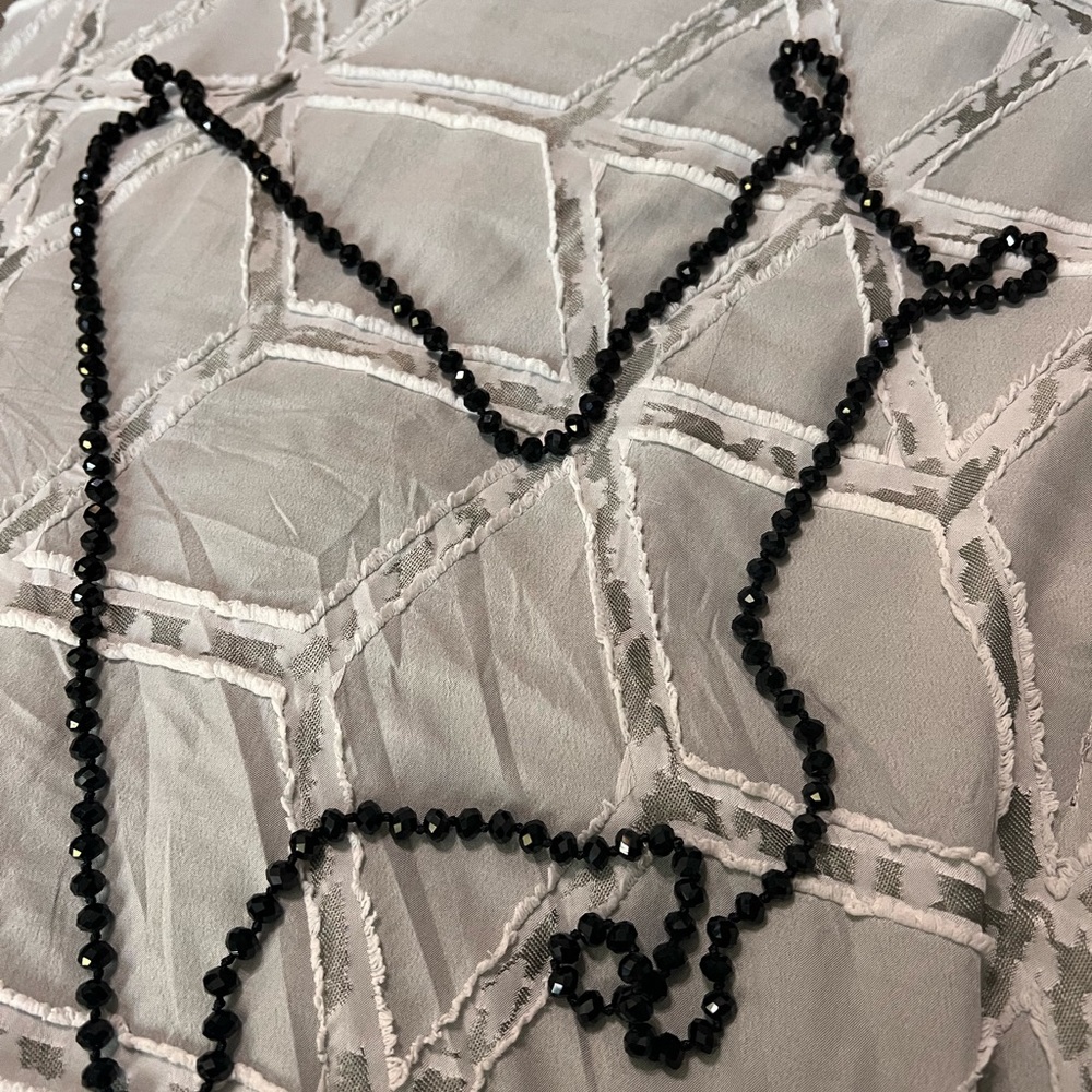 Glittery black bead necklace - Picture 2 of 3